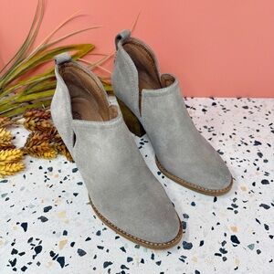 NEW Jeffrey Campbell Gray Suede Rosalee Women’s Stacked Heel Ankle Booties Sz 6